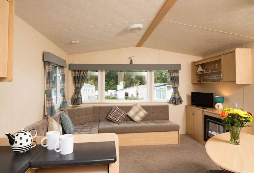 אתר נופש Whitecliff Bay Holiday Park