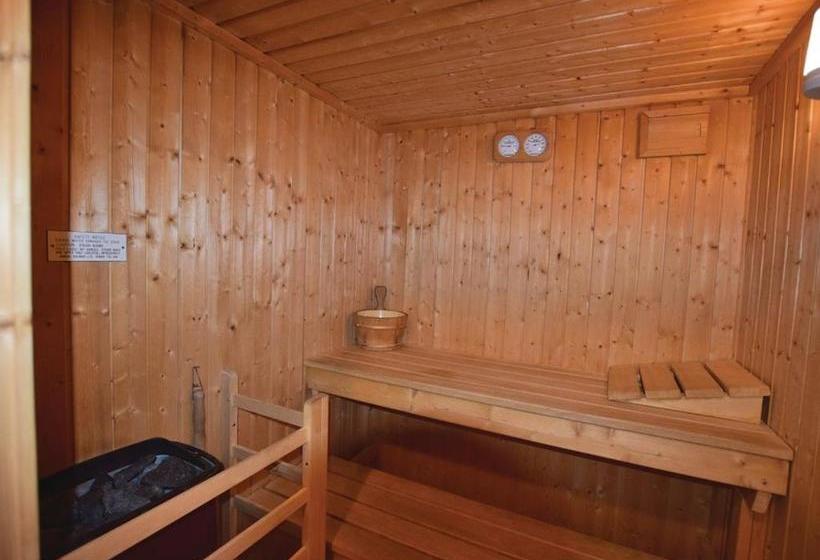 منتجع Woodside Lodges Country Park