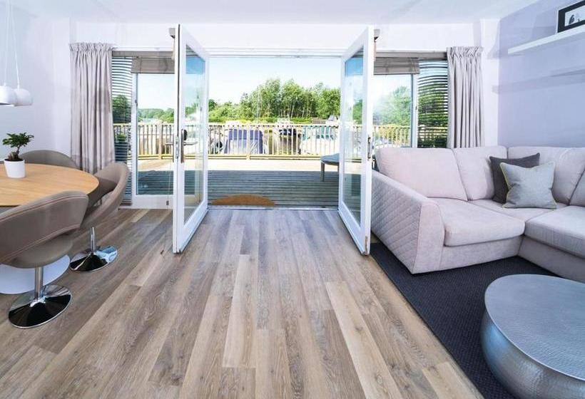 Курорт Yare View Holiday Cottages