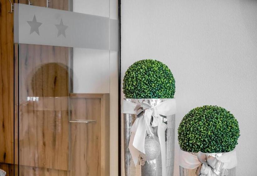 هتل Garni Christine