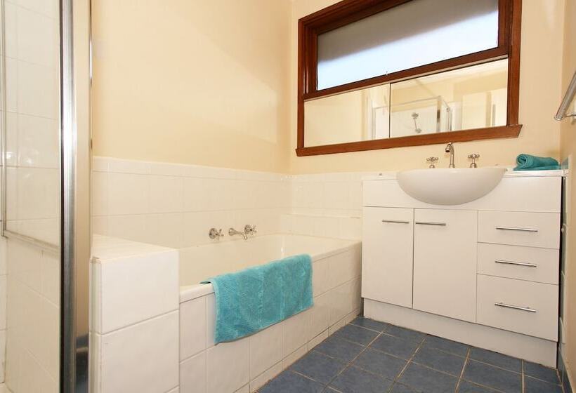 40 Thames Holiday Unit