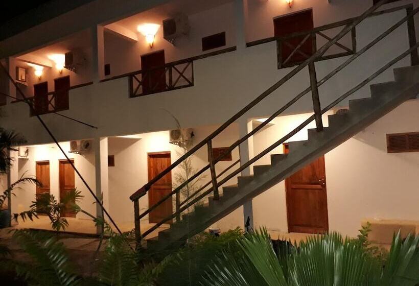 酒店 27 Cafe Zanzibar Airport