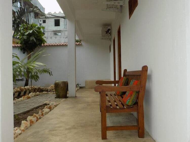 酒店 27 Cafe Zanzibar Airport