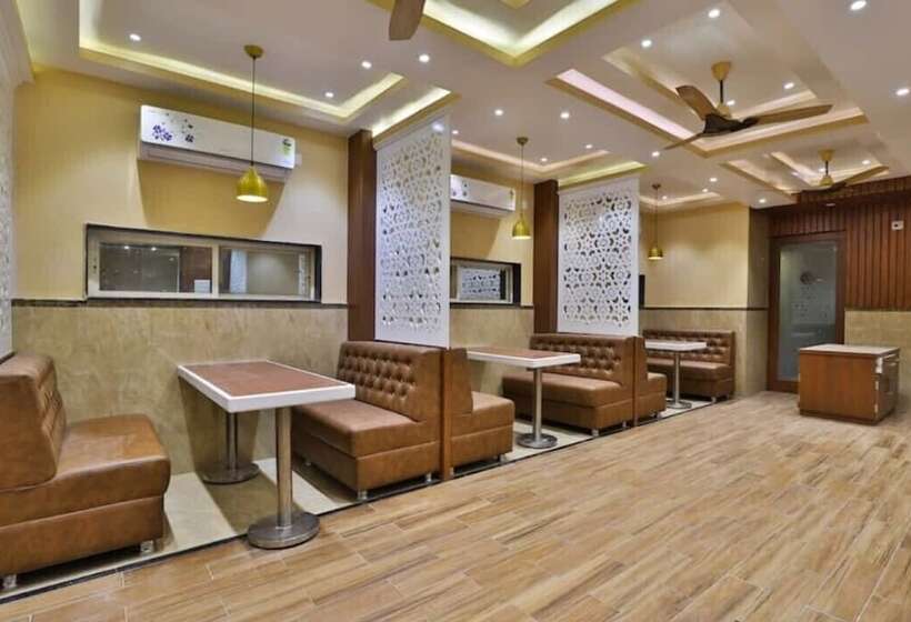 فندق Centre Point