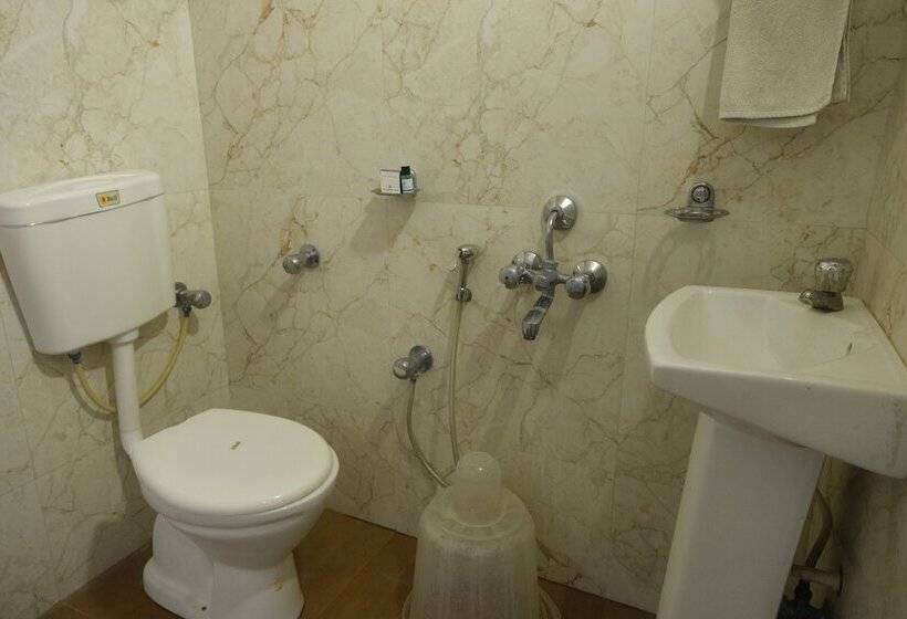 فندق Centre Point