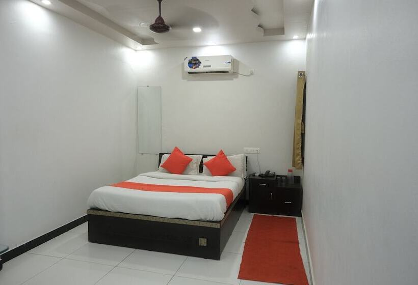 فندق Centre Point