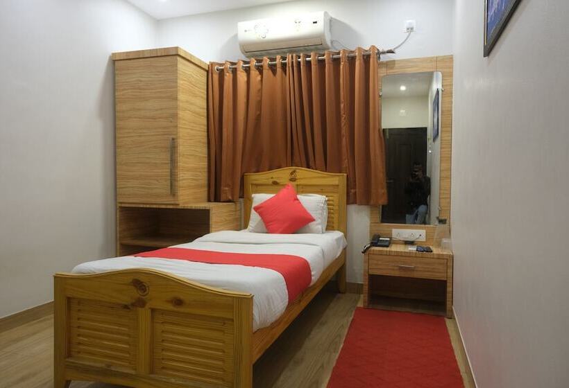 فندق Centre Point