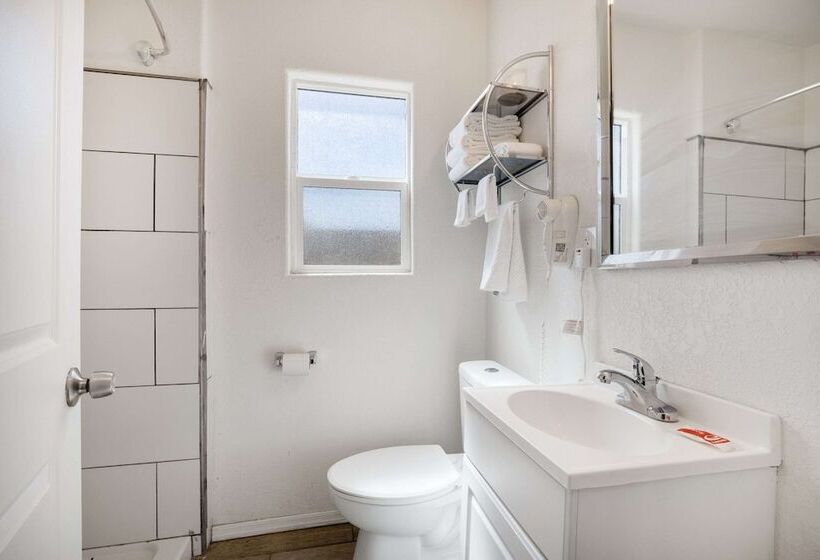 فندق Econo Lodge