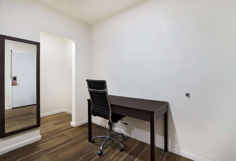 فندق Econo Lodge