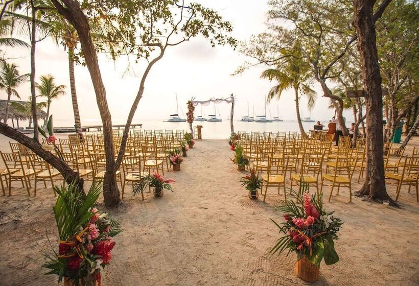 בית מלון כפרי Thatch Caye, A Muy Ono Resort