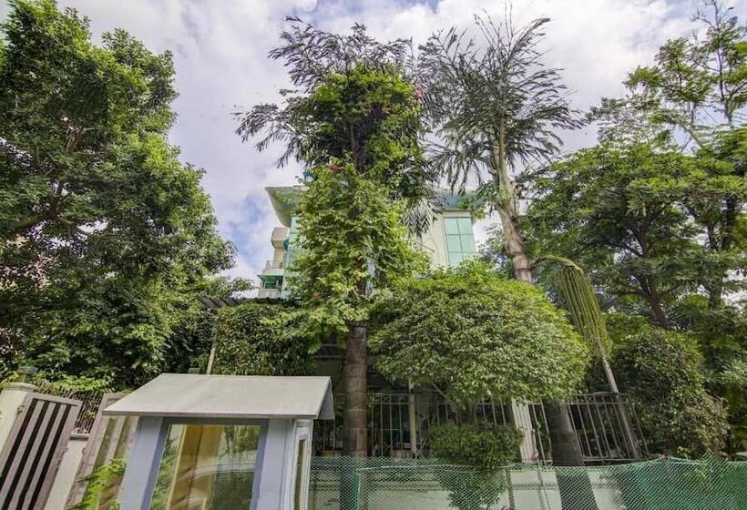 Отель Treebo Mall View, Dlf Phase Ii
