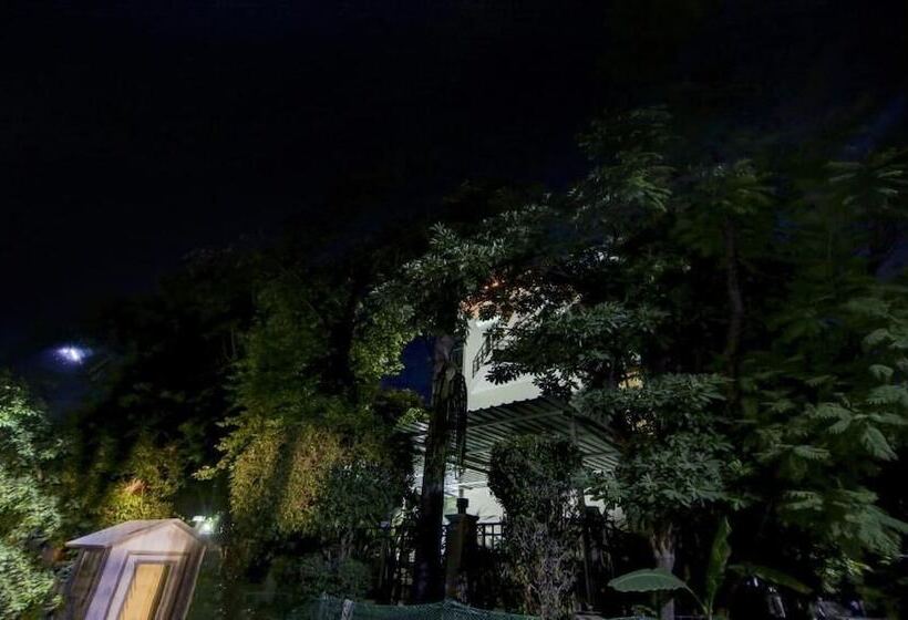 Отель Treebo Mall View, Dlf Phase Ii