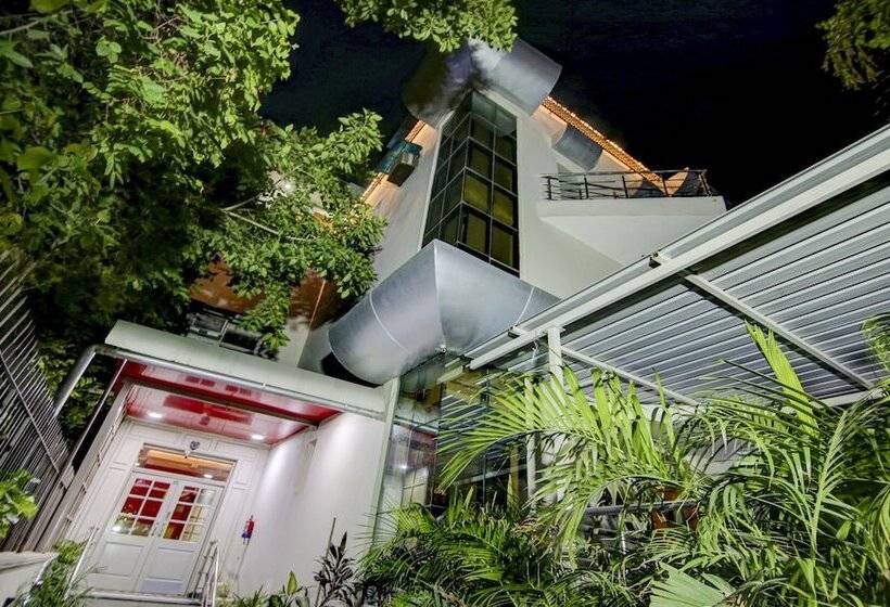 Отель Treebo Mall View, Dlf Phase Ii