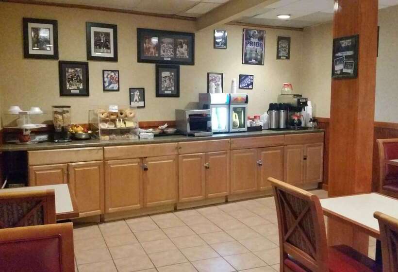 فندق Americas Best Value Inn Foxboro