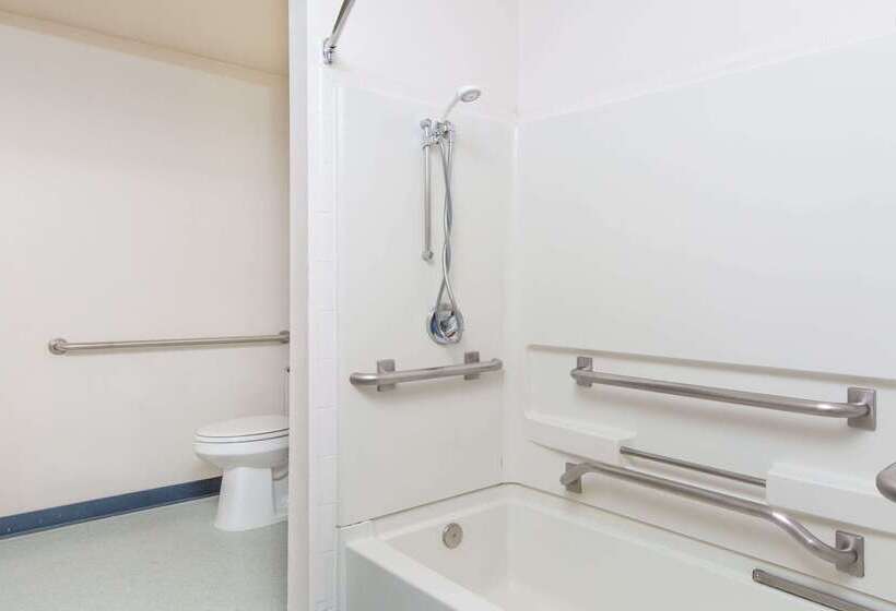 فندق Baymont Inn & Suites By Wyndham Anchorage Airport