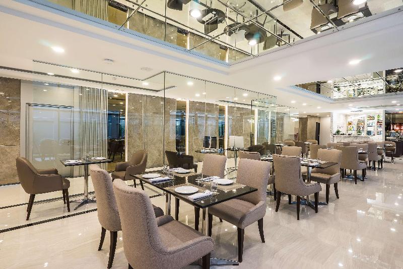هتل Best Western Plus Peak Vista Inn & Suites