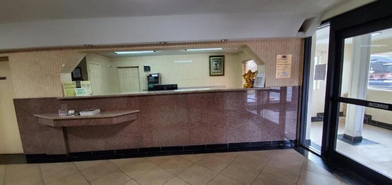 فندق Fairbridge Inn & Suites