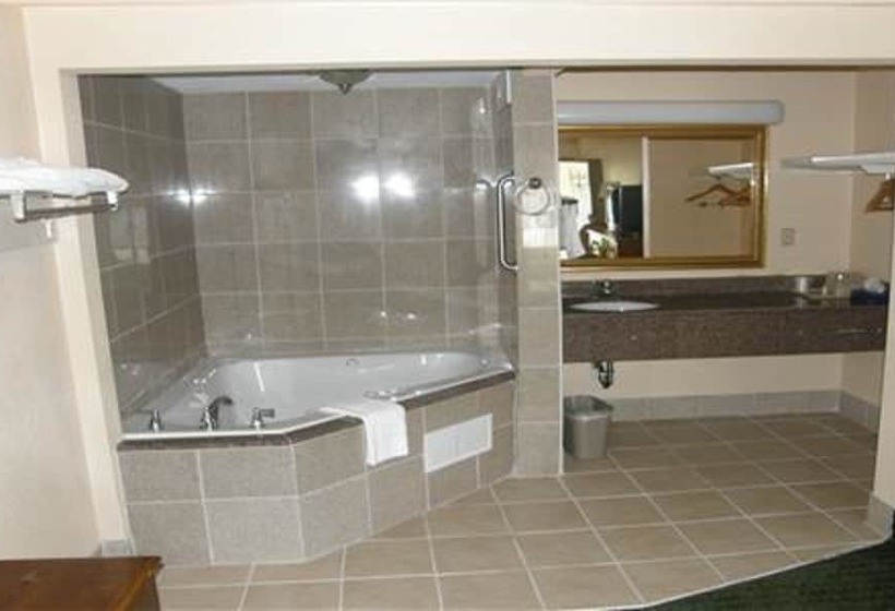 فندق Fairbridge Inn & Suites