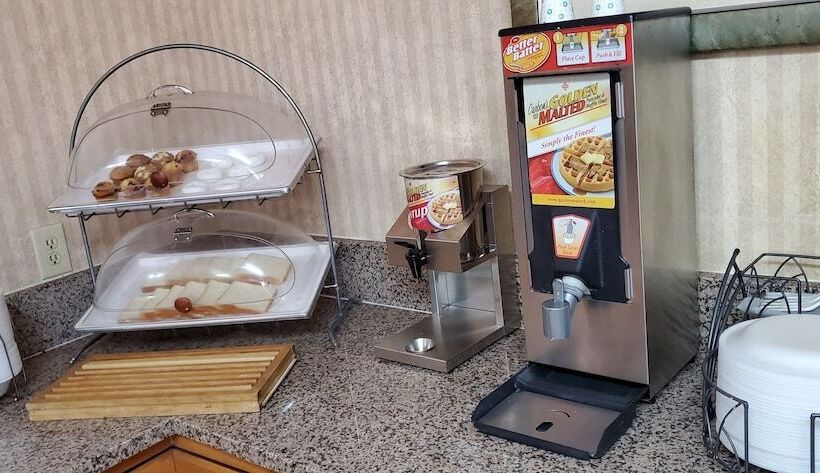 فندق Fairbridge Inn & Suites