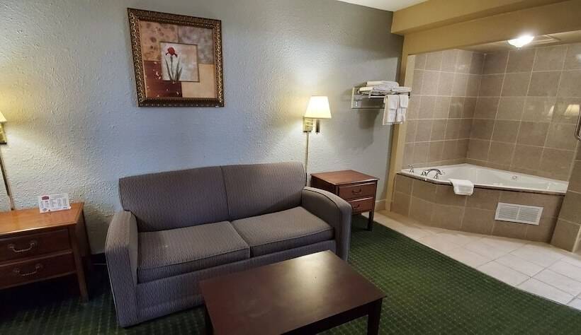 فندق Fairbridge Inn & Suites