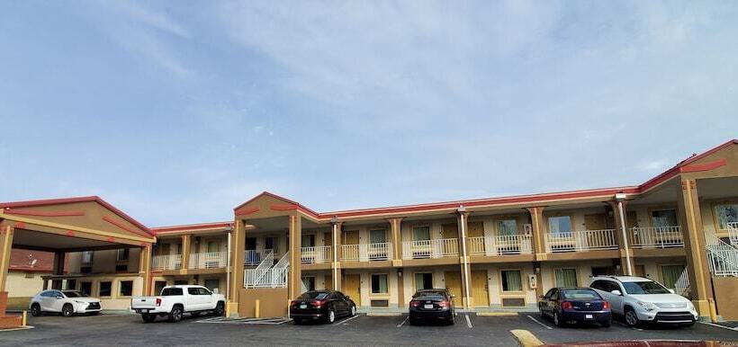 فندق Fairbridge Inn & Suites