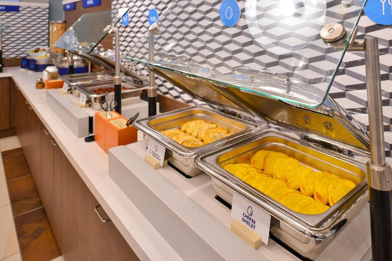 בית מלון כפרי Holiday Inn Express & Suites West Long Branch   Eatontown, An Ihg