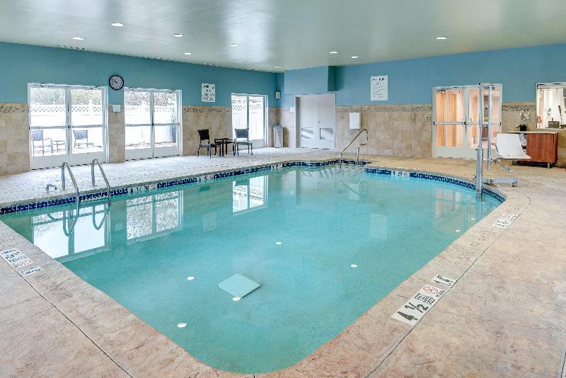 בית מלון כפרי Holiday Inn Express & Suites West Long Branch   Eatontown, An Ihg
