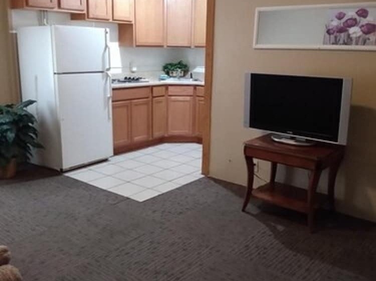 فندق Hub City Inn