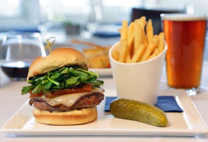 فندق Madison Beach