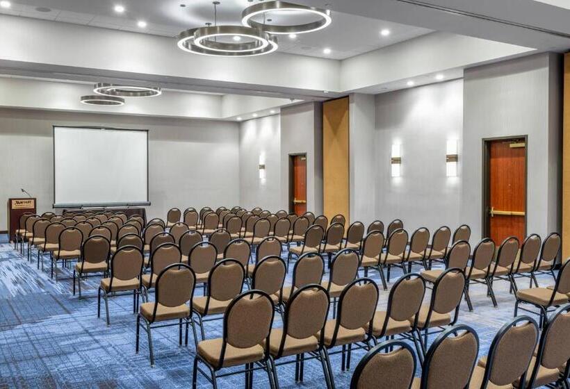 فندق Madison Marriott West