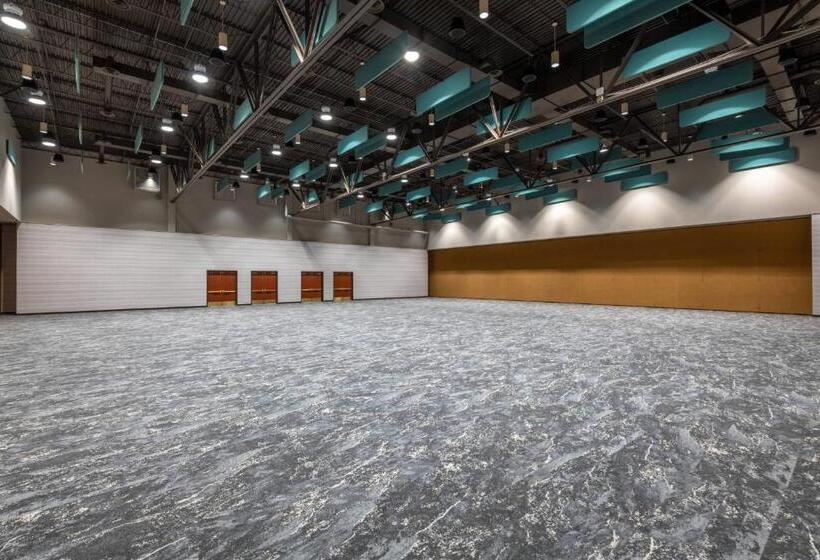 فندق Madison Marriott West