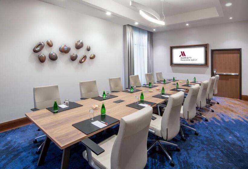 فندق Madison Marriott West