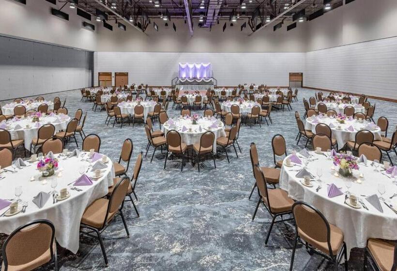 فندق Madison Marriott West