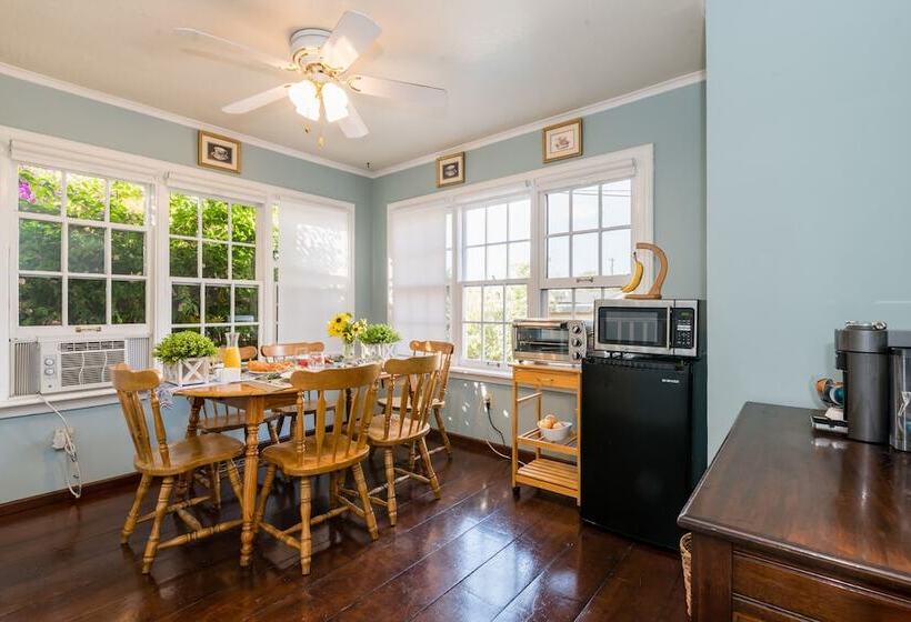 فندق Madison Street Inn B&b