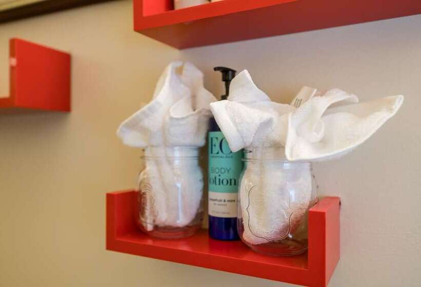 فندق Madison Street Inn B&b