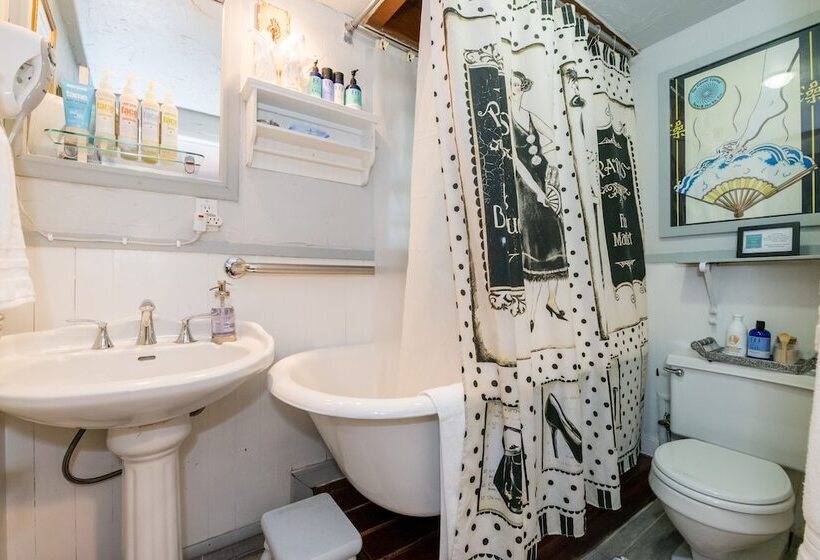 فندق Madison Street Inn B&b