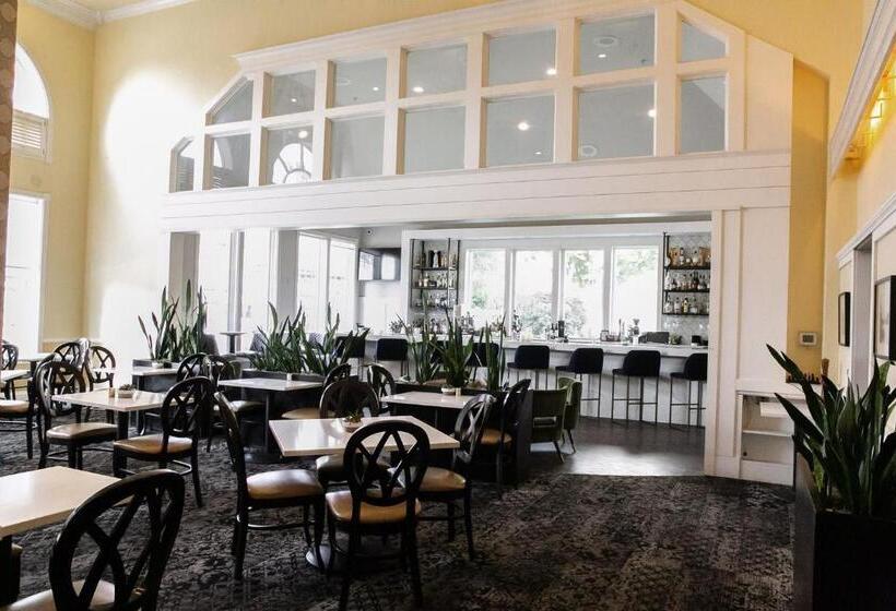 فندق Majestic Inn And Spa