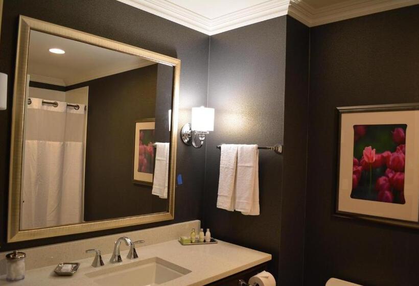 فندق Majestic Inn And Spa