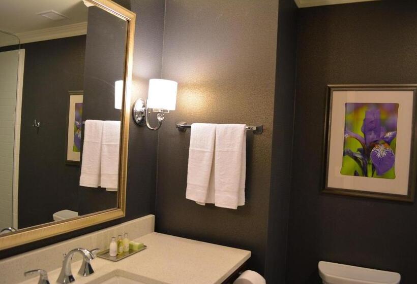 فندق Majestic Inn And Spa