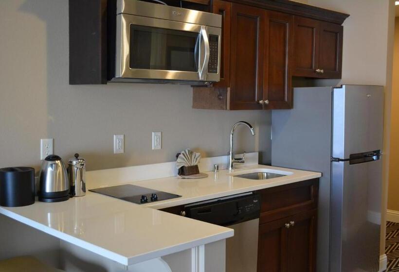 فندق Majestic Inn And Spa