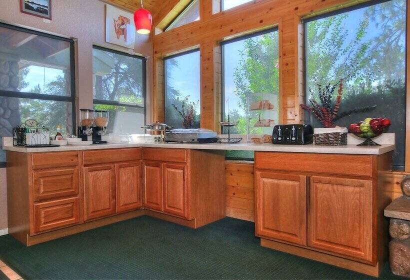 فندق Majestic Mountain Inn