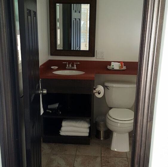 فندق Malibu Country Inn