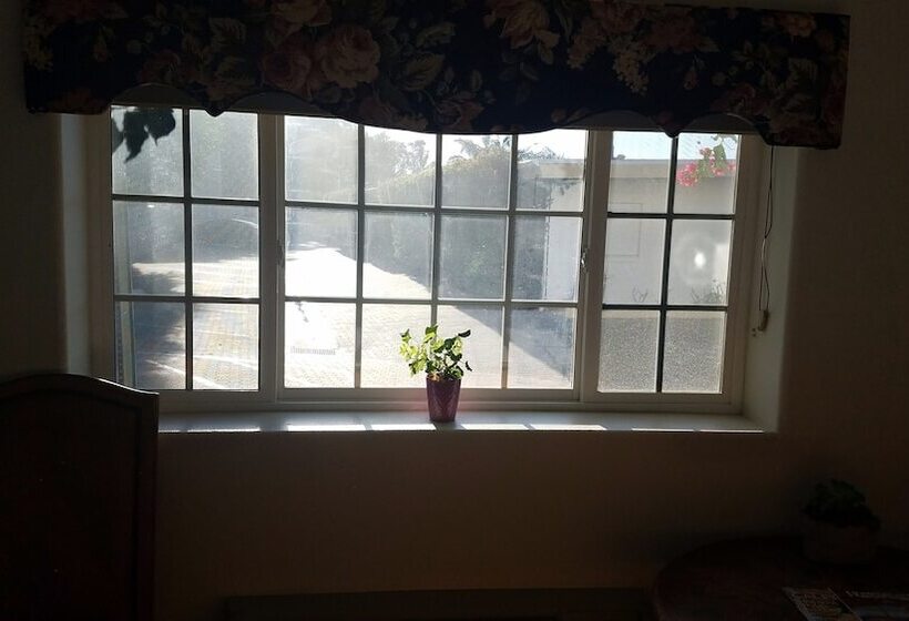 فندق Malibu Country Inn