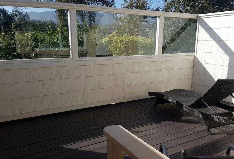 فندق Malibu Country Inn