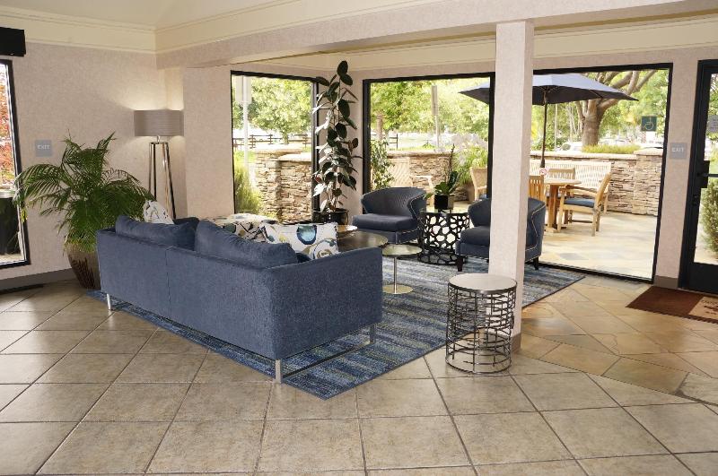 هتل Maple Tree Inn