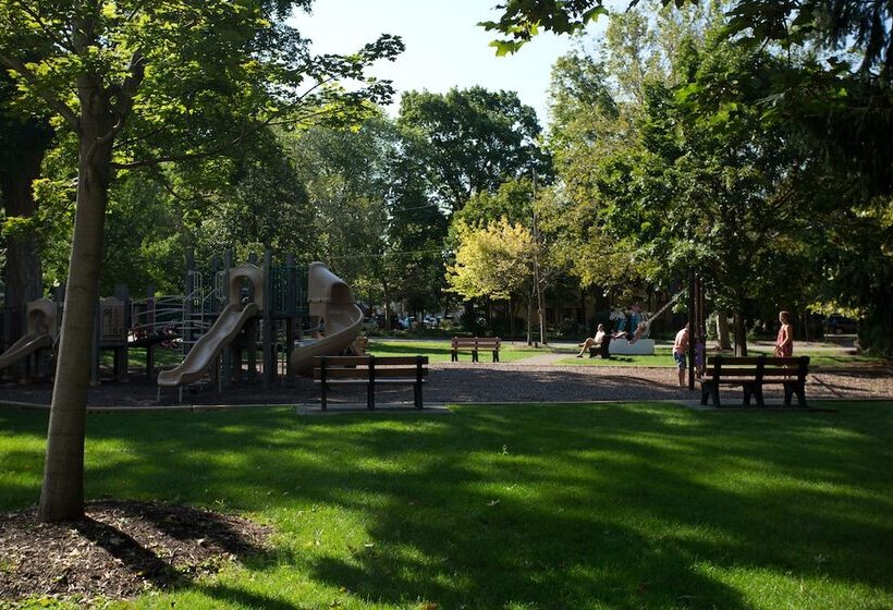 בית מלון כפרי Maplewood