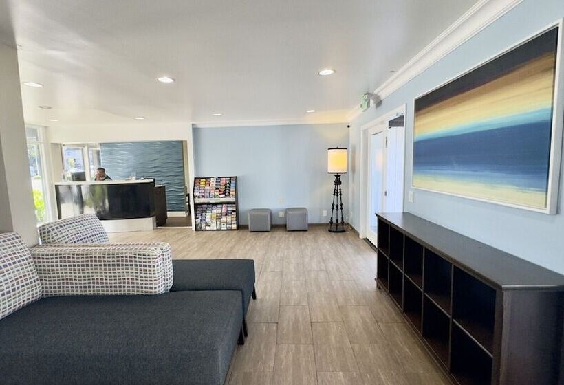 בית מלון כפרי Marina Village Inn