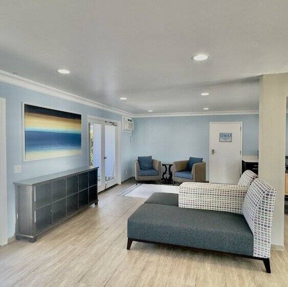 בית מלון כפרי Marina Village Inn