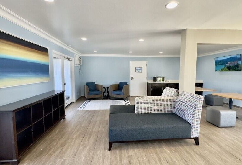 בית מלון כפרי Marina Village Inn