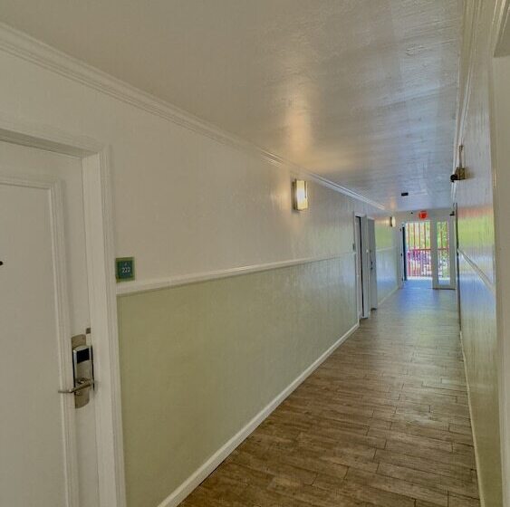 בית מלון כפרי Marina Village Inn